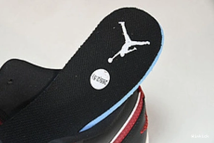 Reverse  DC0774-160 Toe Jordan Retro Black 1 Low 0821